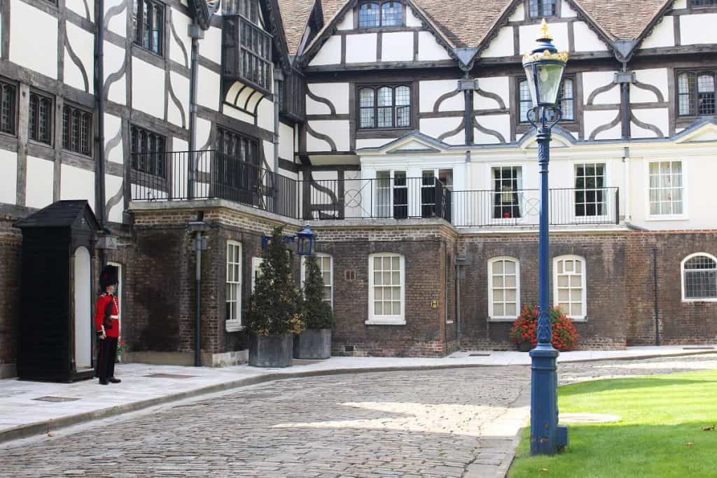 Beefeater-vivienda-yeoman-warders