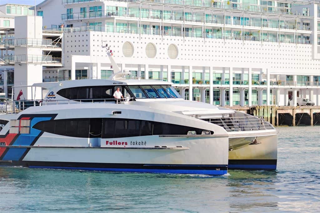 Fullers Ferry viaja a la isla Waiheke