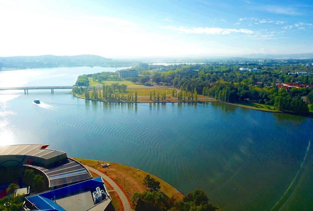 Lago Burley Griffin, río Molonglo, la Biblioteca Nacional de Australia