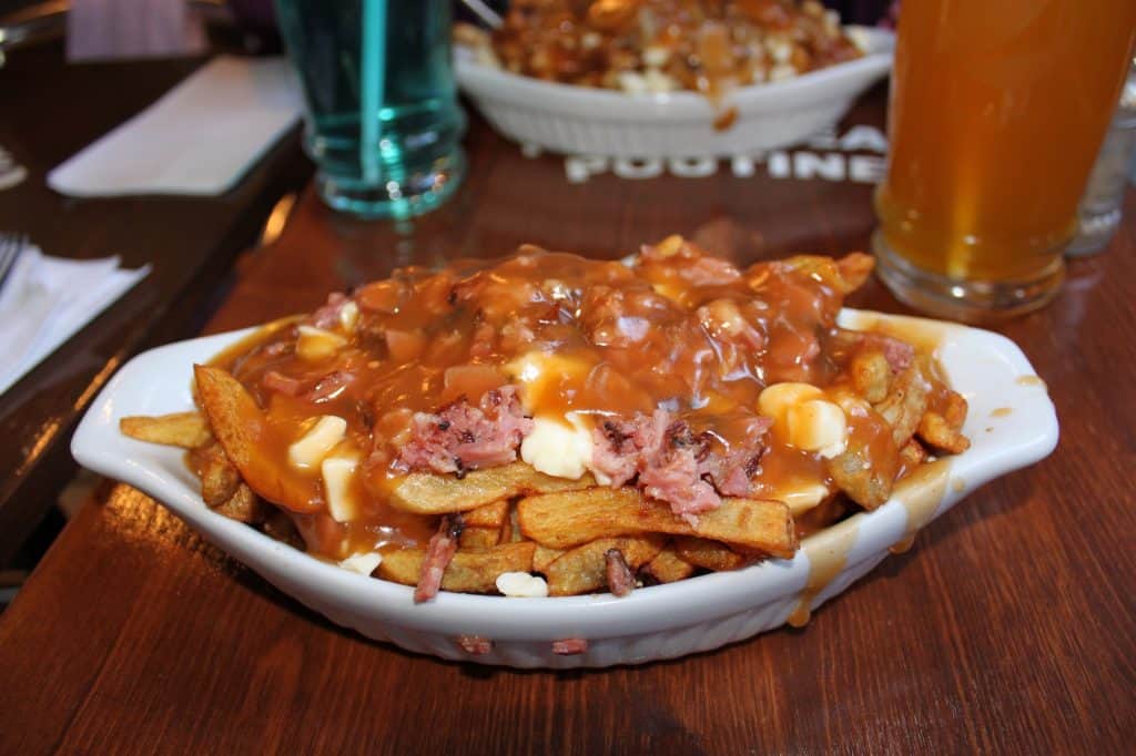 Poutine de carne