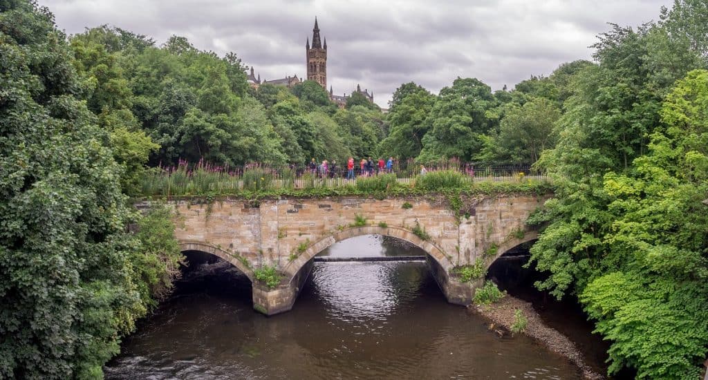 Torres del University of Glasgow, Río Kelvin