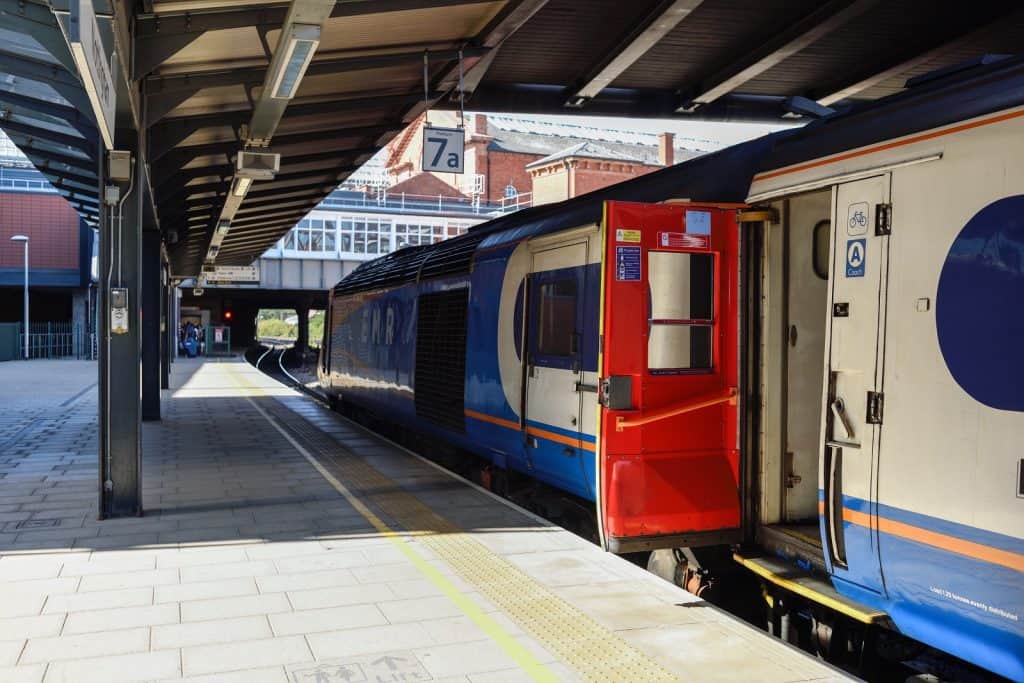 Tren de Nottingham a Londres