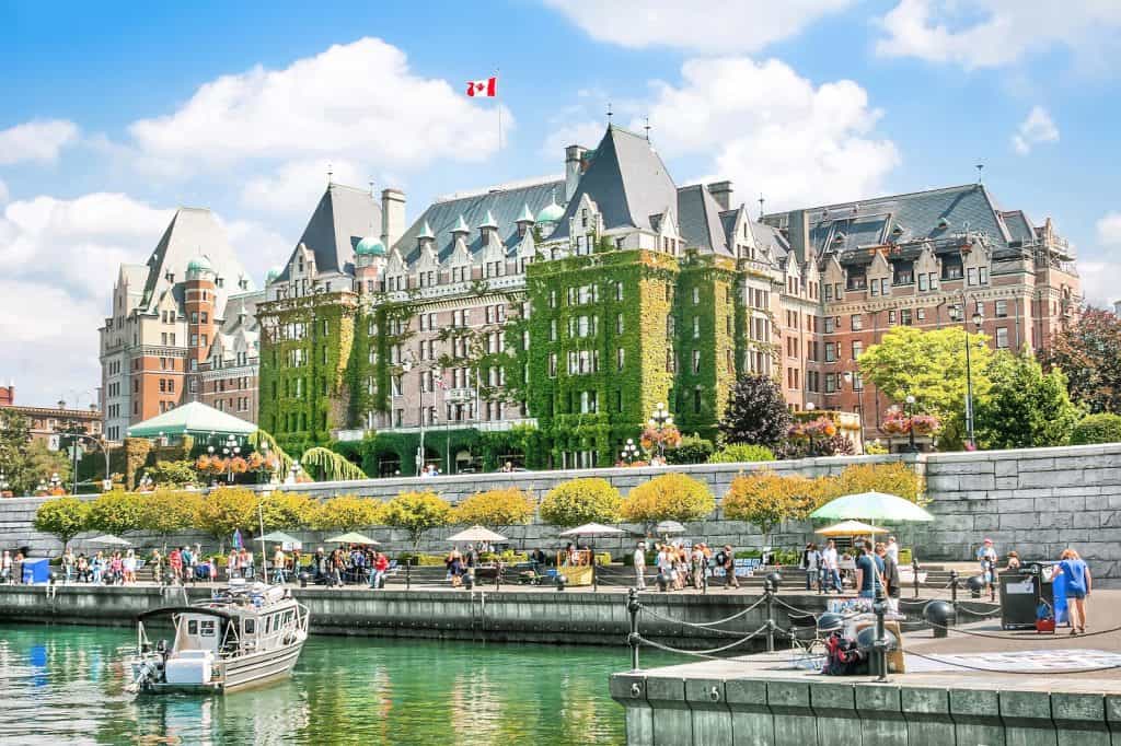 Victoria, Hotel