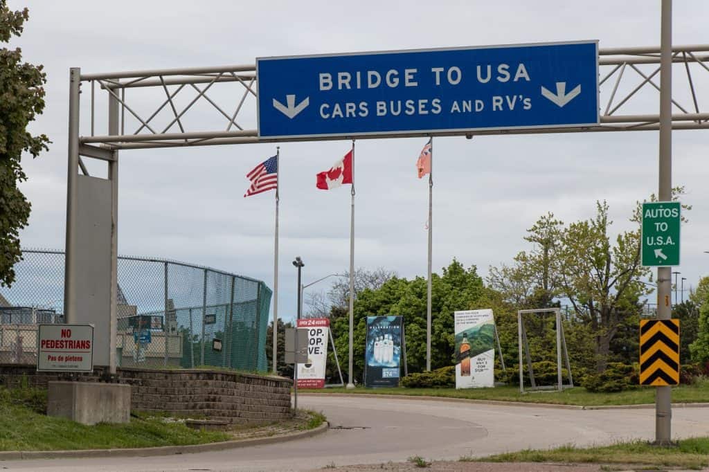 Entrada al puente
